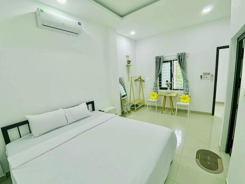 Bed, Photo of the whole room, Bedroom, air conditioner