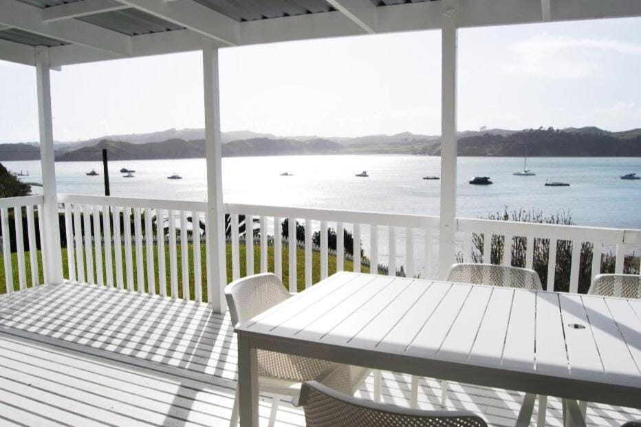 Daisy Harbour View - Waterfront! House in Raglan