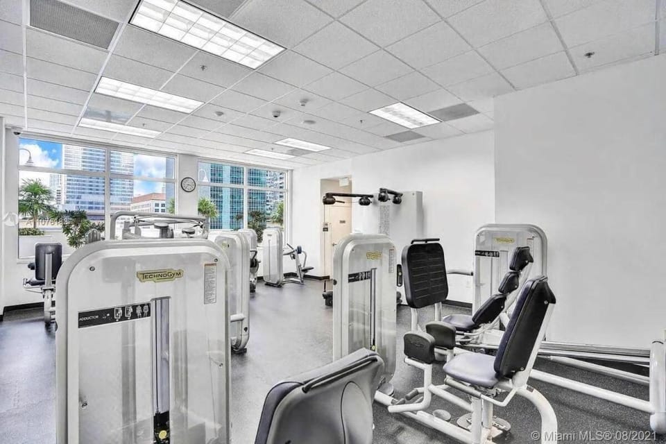 Stunning 3Bedroom 34th Floor Brickell Free Parking Apartment in Brickell