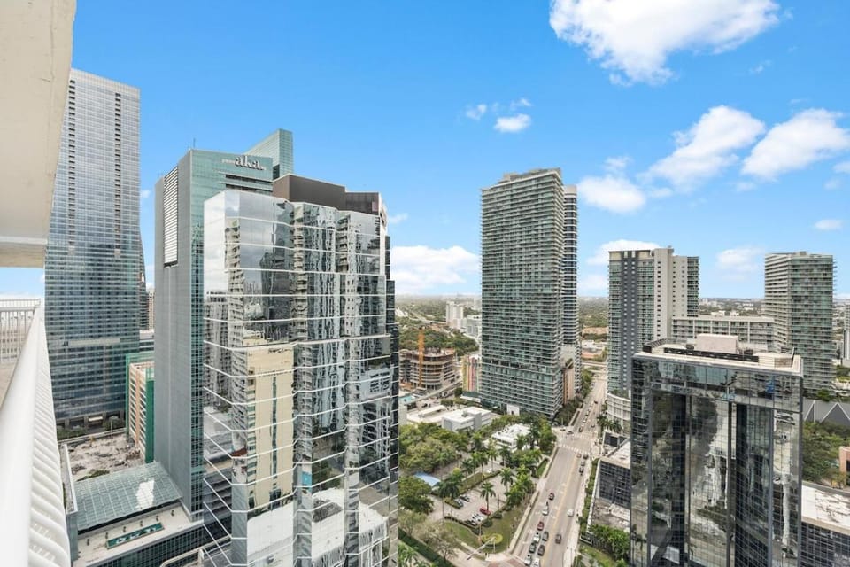 Stunning 3Bedroom 34th Floor Brickell Free Parking Apartment in Brickell