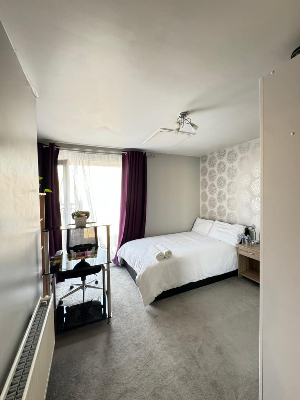 Ensuite Double Room with Balcony Vacation rental in Gravesend