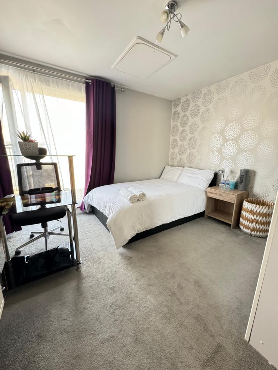 Ensuite Double Room with Balcony Vacation rental in Gravesend