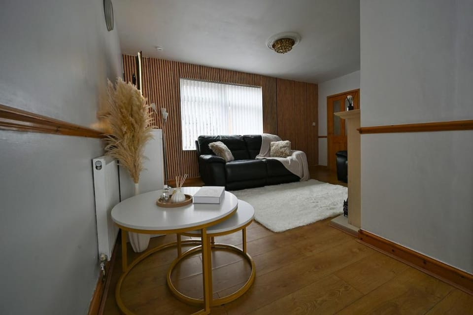 Living room, Photo of the whole room, Seating area