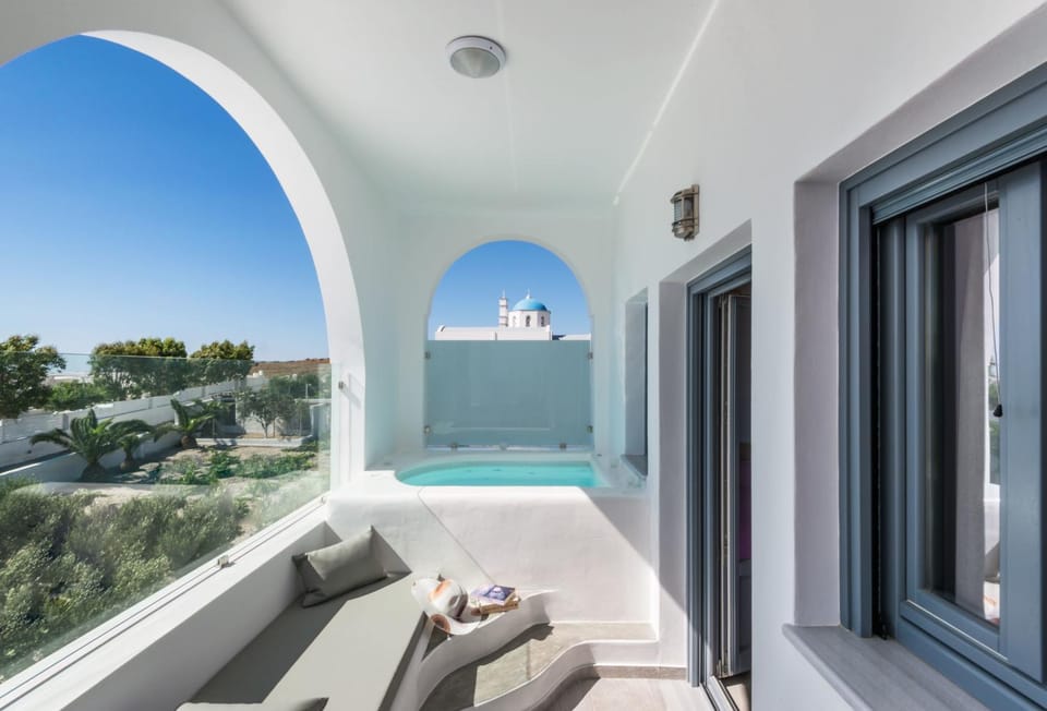 Patio, Day, Natural landscape, Hot Tub, View (from property/room), Balcony/Terrace, Seating area