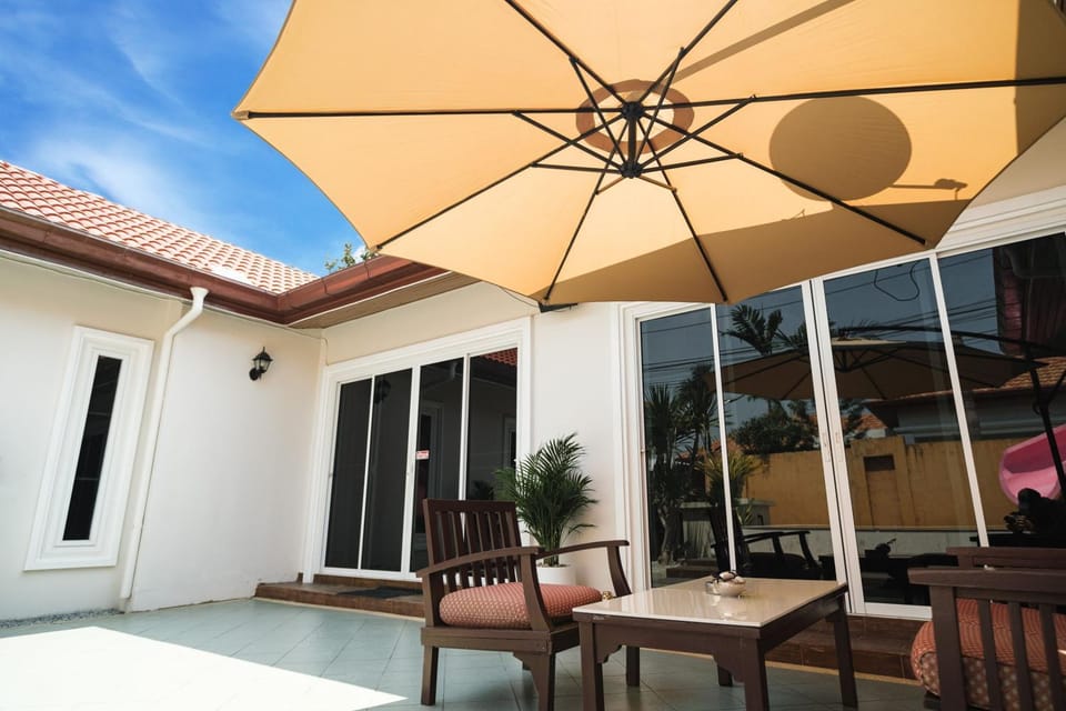 Property building, Patio, Balcony/Terrace, Seating area