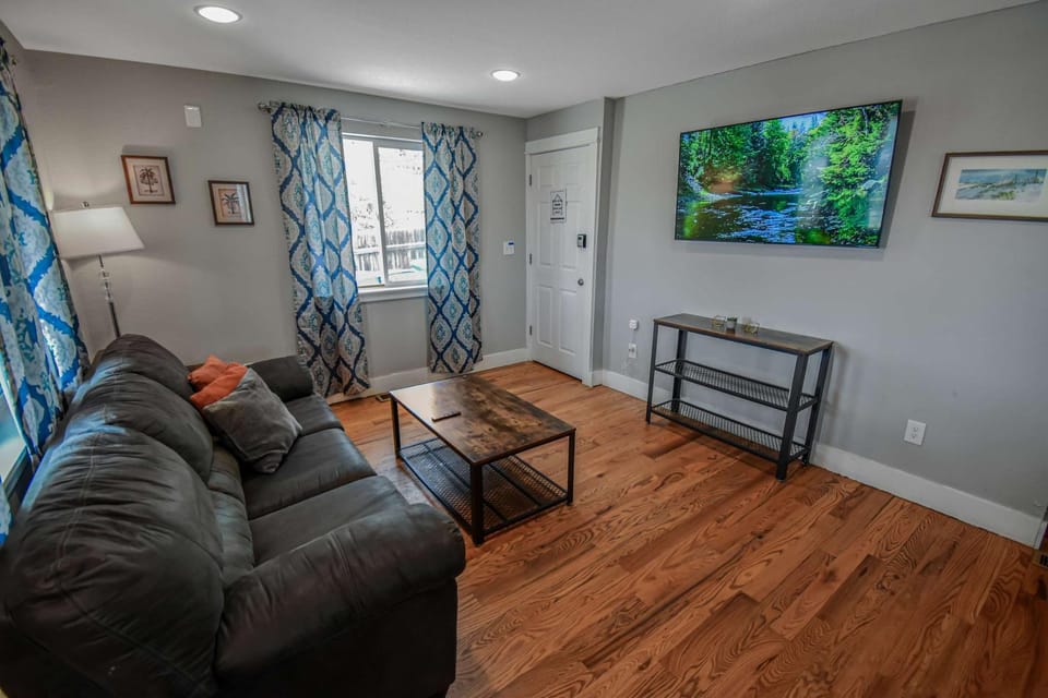 3 bed home with huge yard near Hidden Lake House in Denver