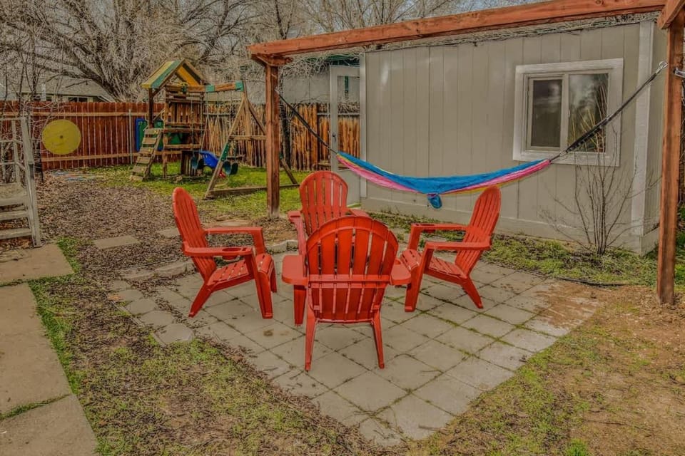 Reno Retreat 3 King Beds by Casinos and University House in Reno