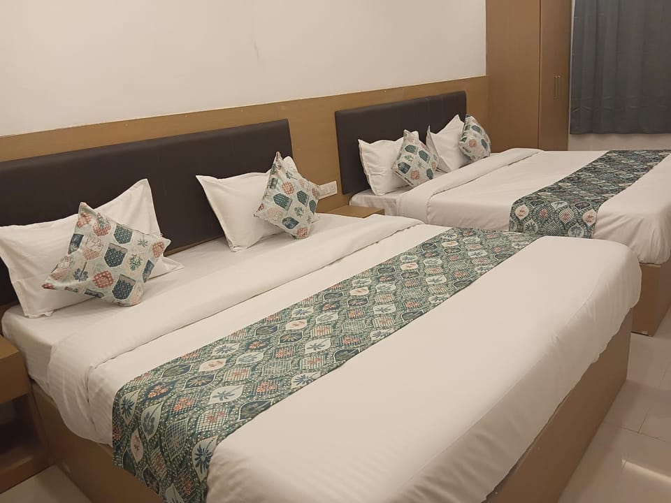 HOTEL SHREE JMM inn near by ion digital zone & pacific college Hotel in Gujarat