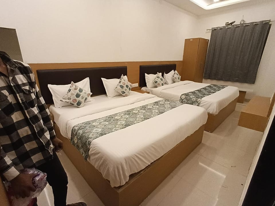 HOTEL SHREE JMM inn near by ion digital zone & pacific college Hotel in Gujarat