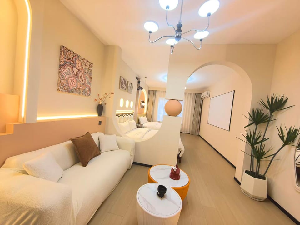 Bed, Living room, Photo of the whole room, Seating area, Bedroom