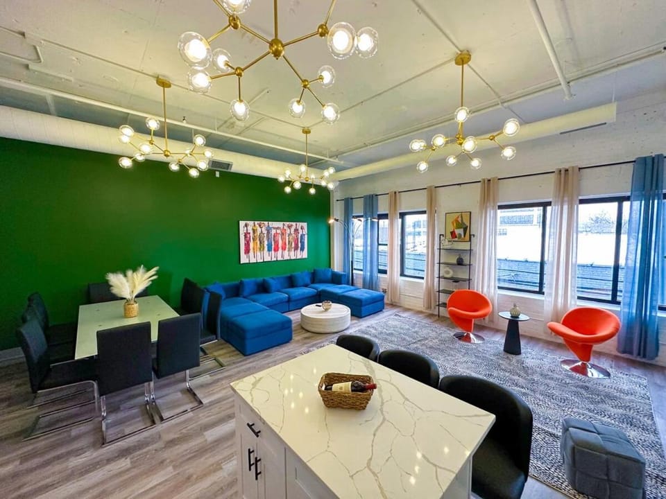 Spacious 6BR Luxury Suite Perfect for Groups Near McCormick Place and Soldier Field Apartment in South Loop