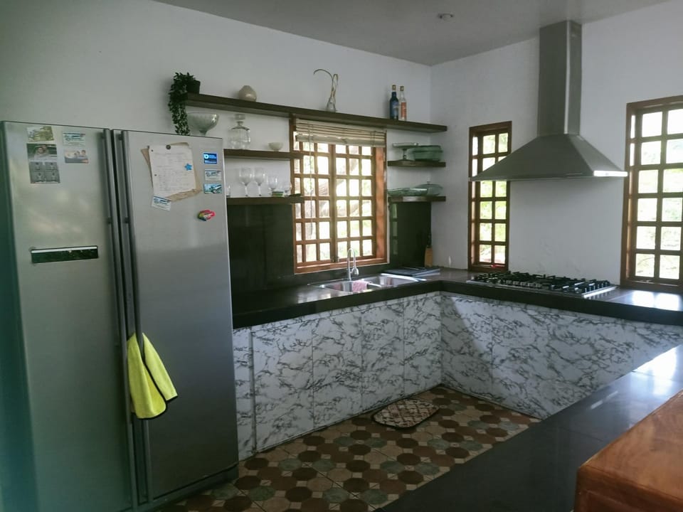 Puerto Galera Palangan Hilltop Guesthouse -Tropical Retreat House in Puerto Galera
