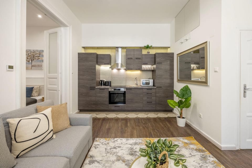 Kitchen or kitchenette, Living room, Seating area, oven