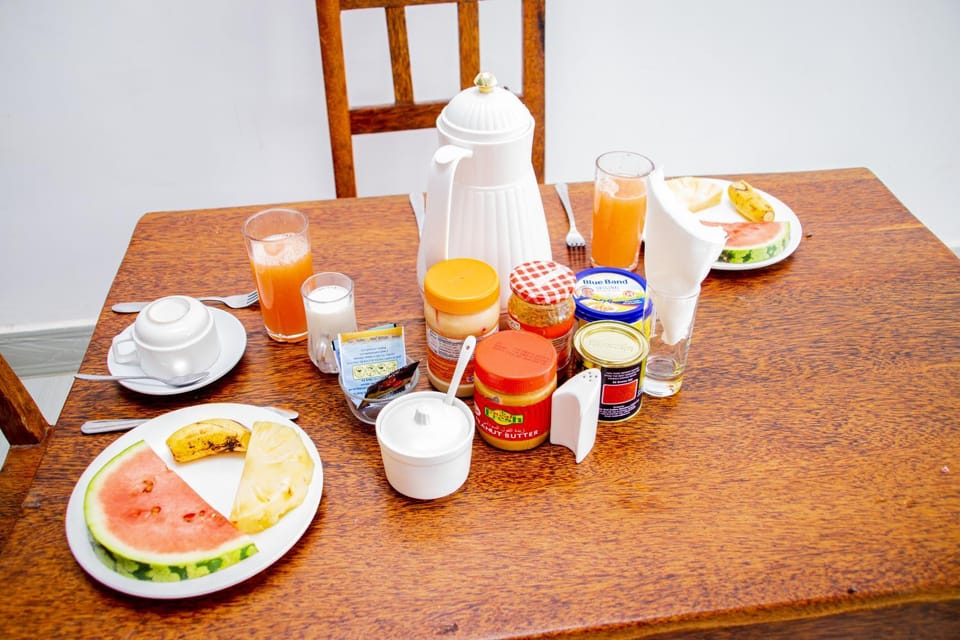Food and drinks, Seating area, Breakfast