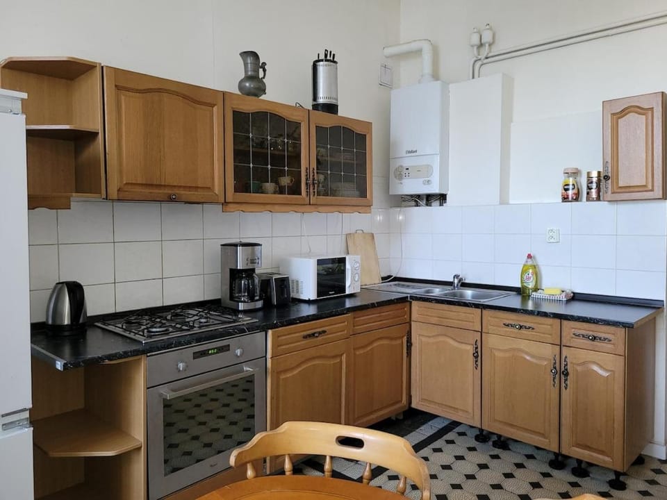 Bright 2BDR sleeps 8 near center M1 Apartment in Prague