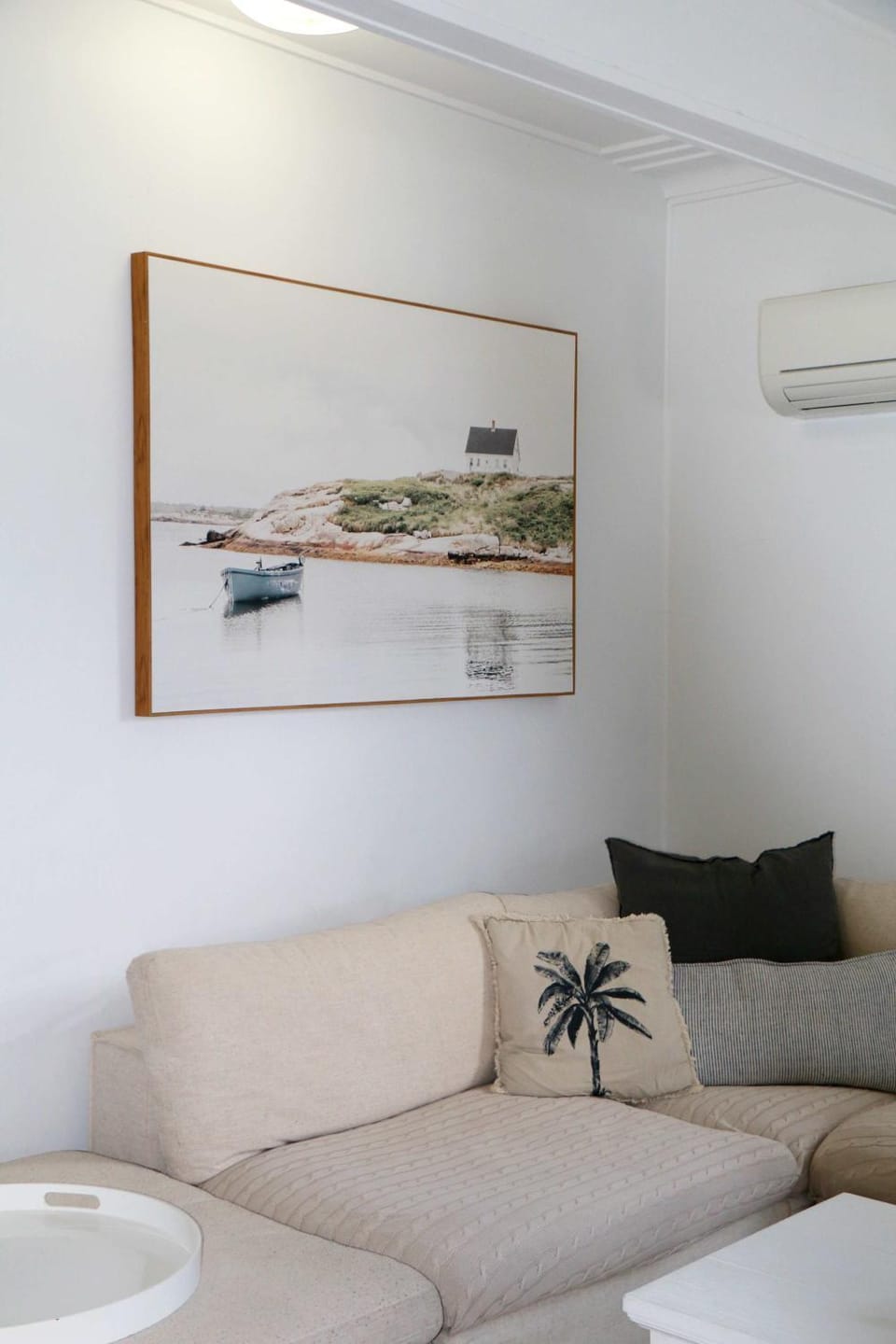 Living room, Seating area, air conditioner