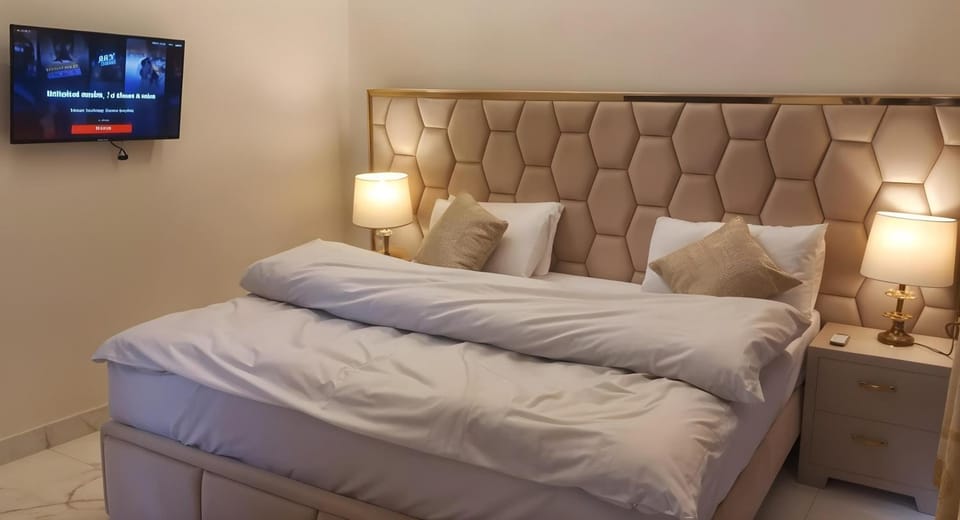 Luxus Gold Villa DHA Near Airport & Raya Nature lodge in Lahore