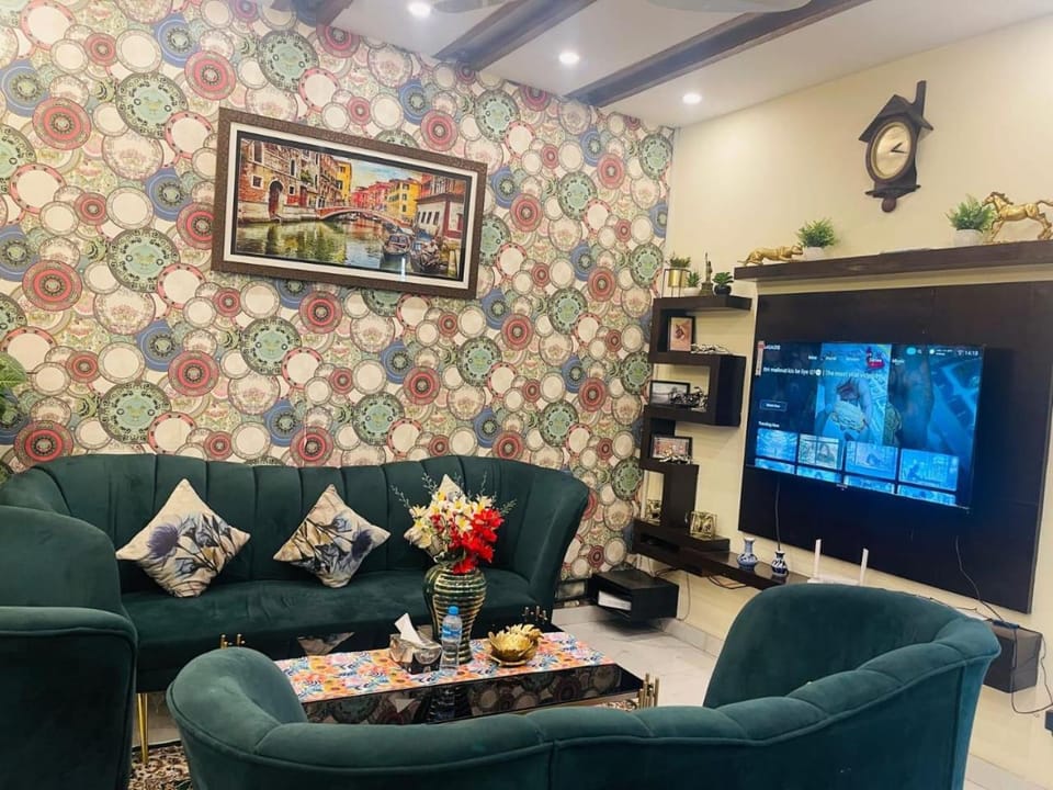 Luxus Gold Villa DHA Near Airport & Raya Nature lodge in Lahore