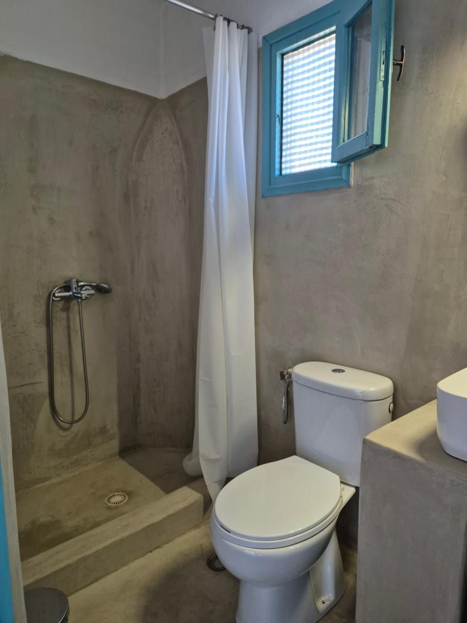 Shower, Toilet