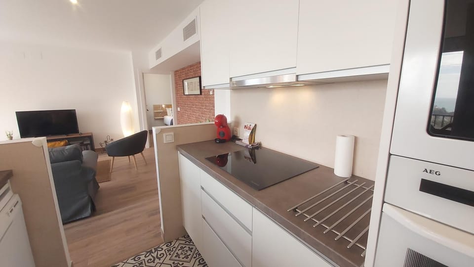 Kitchen or kitchenette, oven