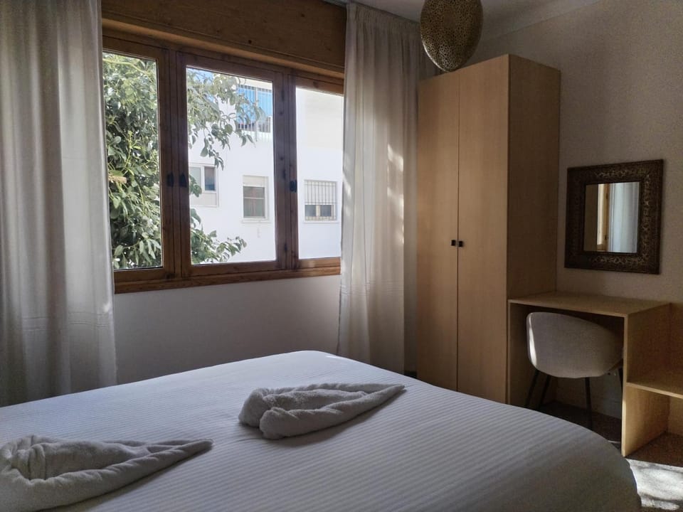 Bed, Bedroom, towels, wardrobe