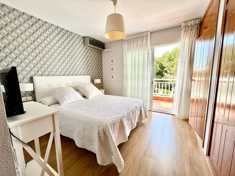 Bed, Balcony/Terrace, Photo of the whole room, Bedroom