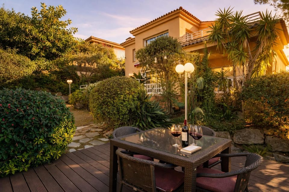 Property building, Swimming pool, Breakfast