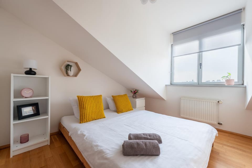 Bed, Photo of the whole room, Bedroom, towels