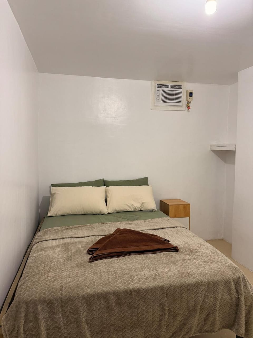 Bed, Bedroom, air conditioner
