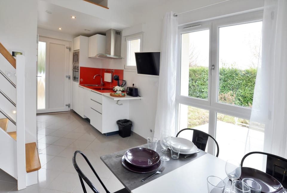 TV and multimedia, Kitchen or kitchenette, Seating area
