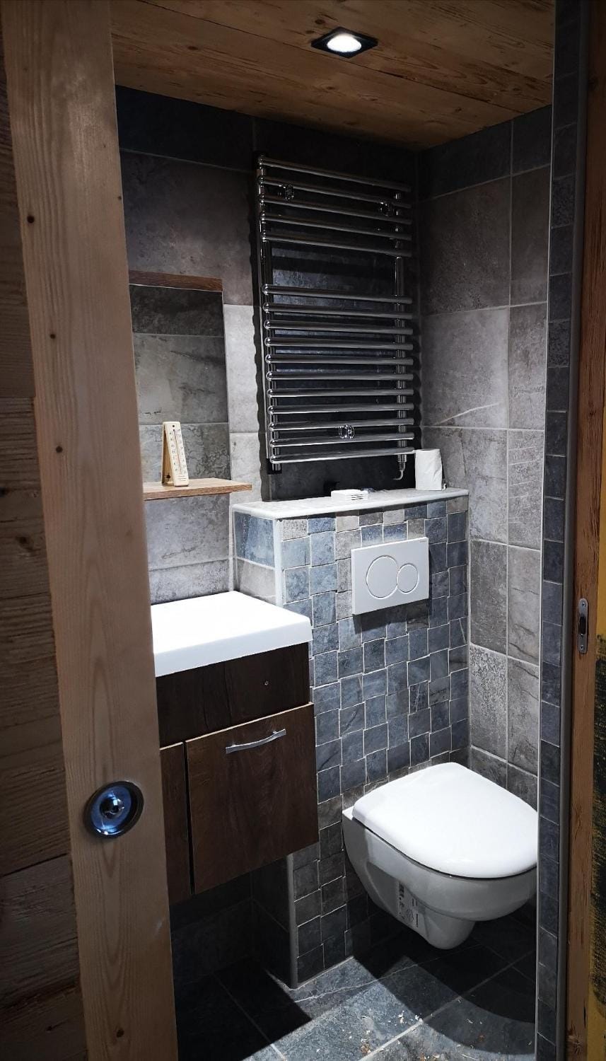 CHALET COSY A LA MONTAGNE AVEC SAUNA TONNEAU situé à St Laurent en Grandvaux - Proche lacs cascades et pistes de ski House in Jura