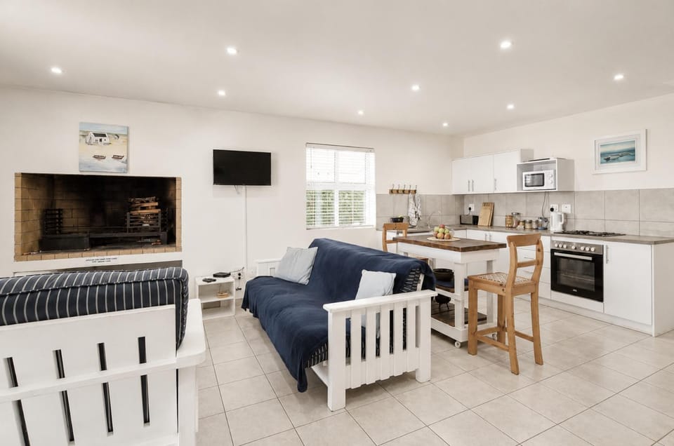 Living room, Seating area, fireplace