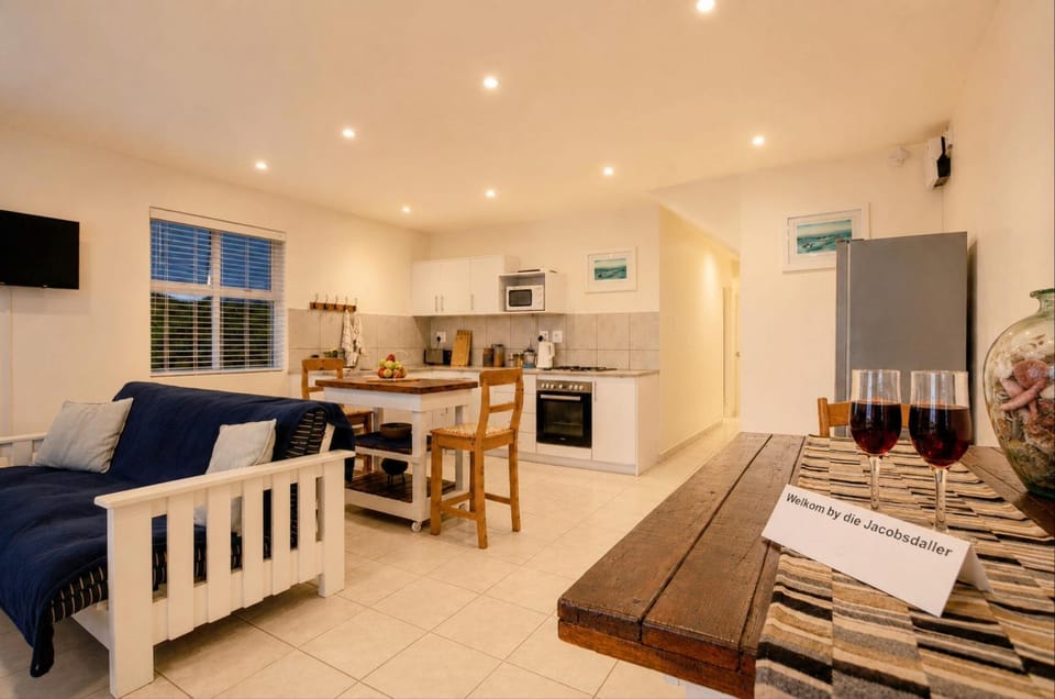 Seating area, kitchen