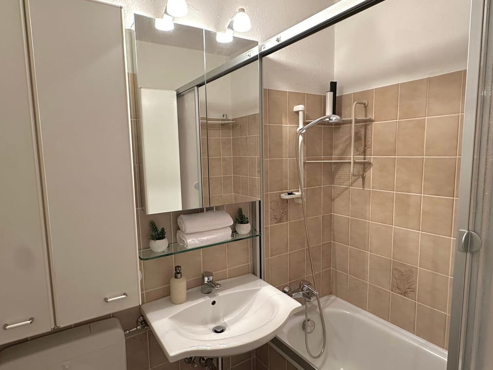 Shower, Bathroom, Bath, towels