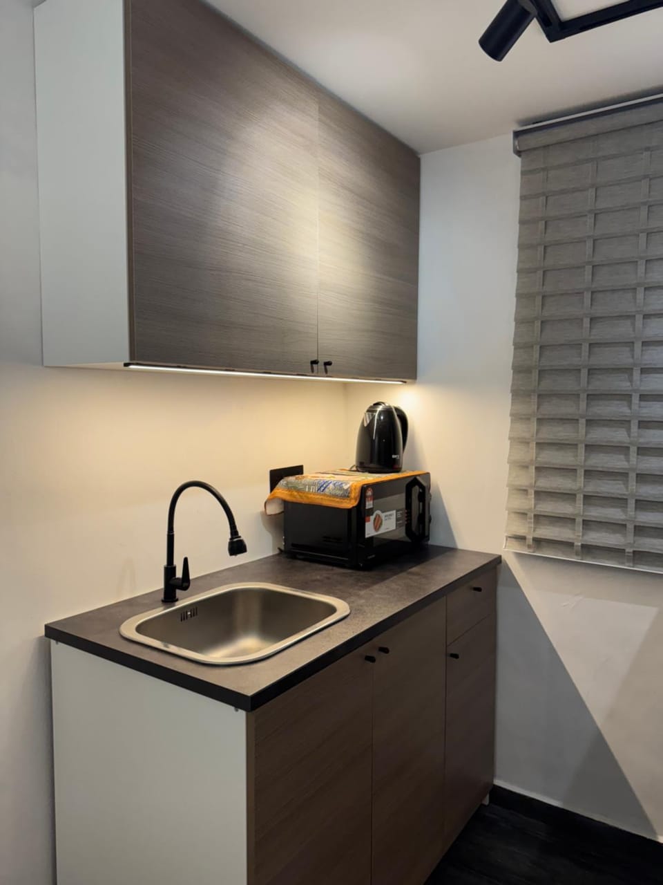 Industrial Loft Tinyhouse Homestay - 2 Queen Bed, Free Netflix, Prime & Wi-Fi Near Bukit Mertajam House in Penang