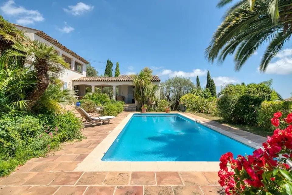 Property building, Patio, Swimming pool, sunbed