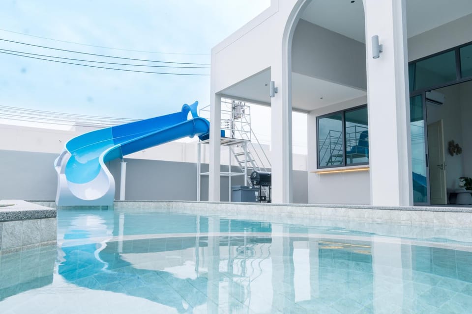 Swimming pool, Swimming pool