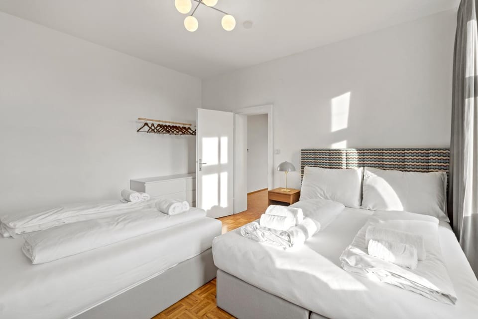 Bed, Photo of the whole room, Bedroom, towels