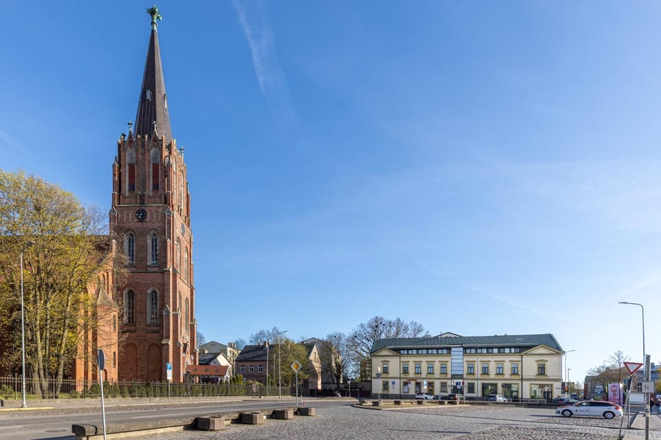 Property building, Day, Landmark view