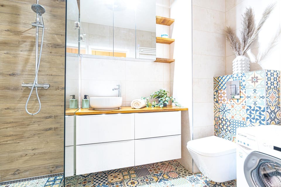 Shower, Toilet, Bathroom