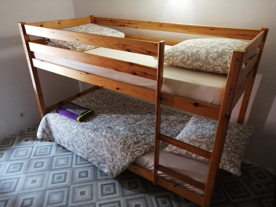 Bedroom, bunk bed