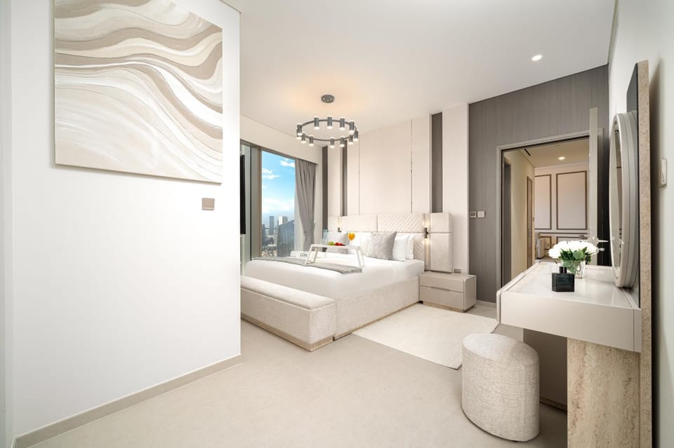 Luxe Living at Grande Signature - Burj Khalifa and Sea Views - Brand New Apartment in Dubai
