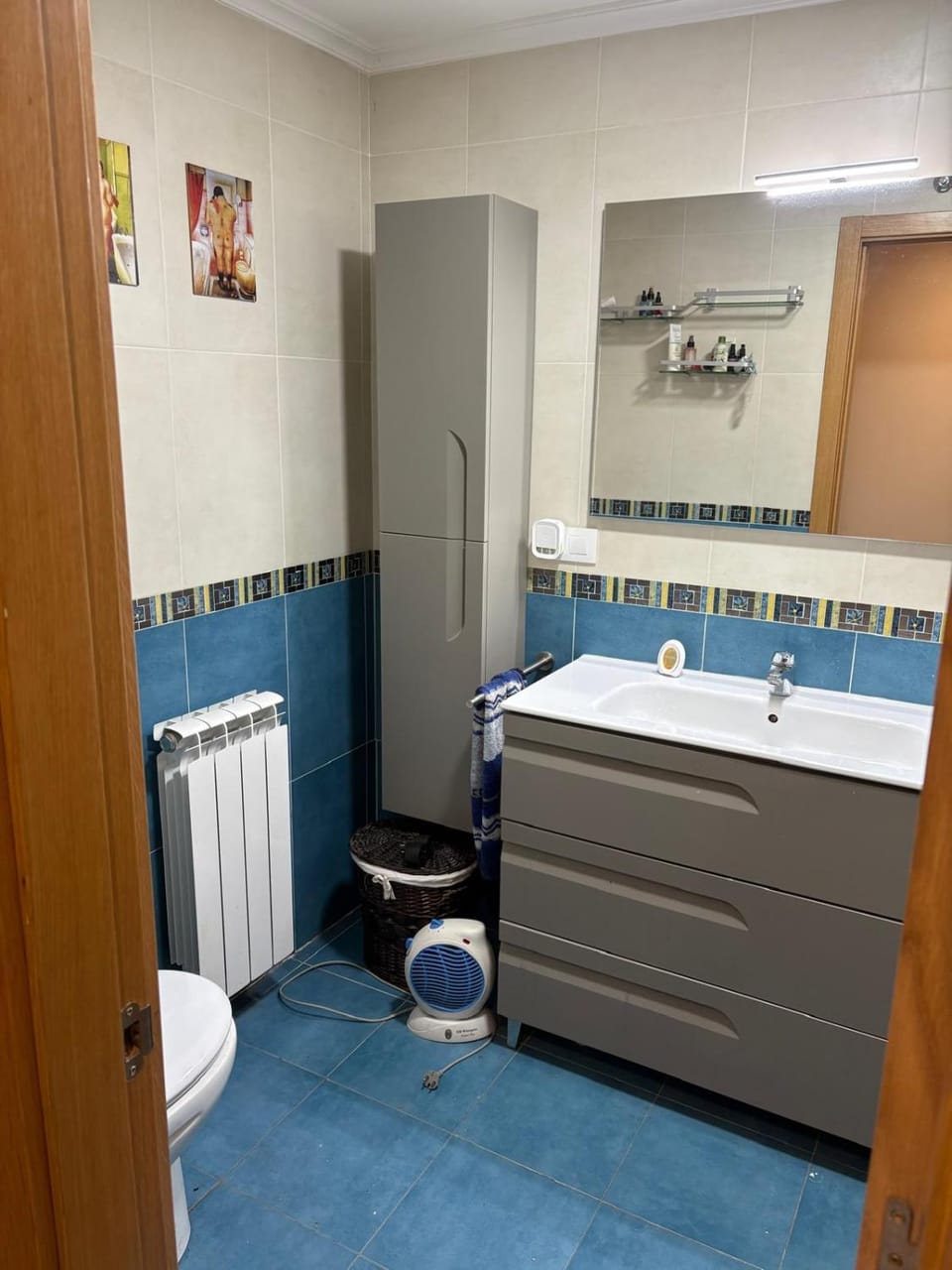 Bathroom, internet, towels
