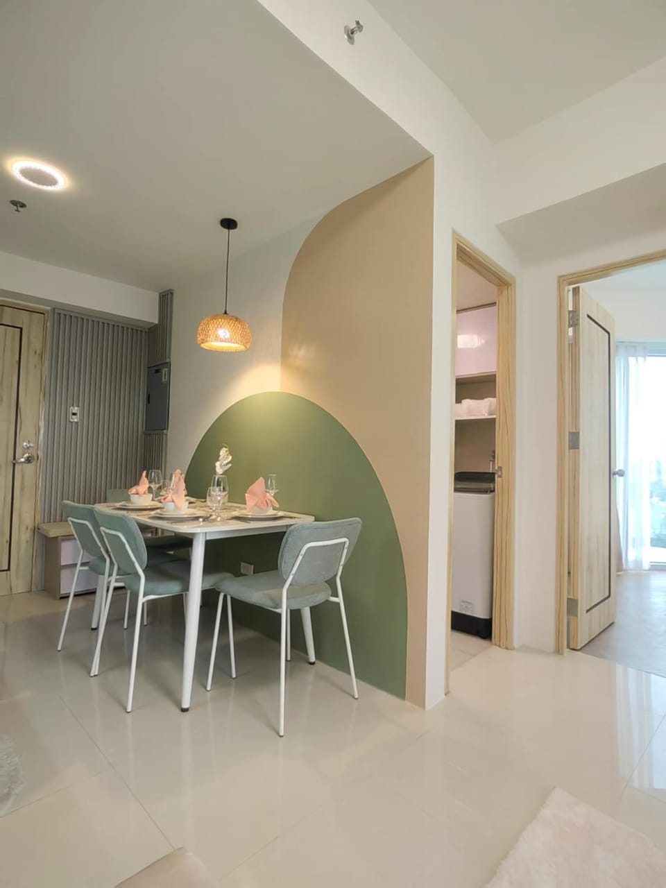 Seating area, Dining area