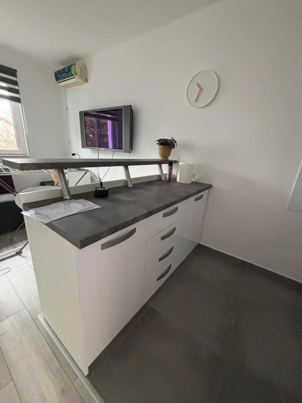 TV and multimedia, Kitchen or kitchenette, minibar, air conditioner