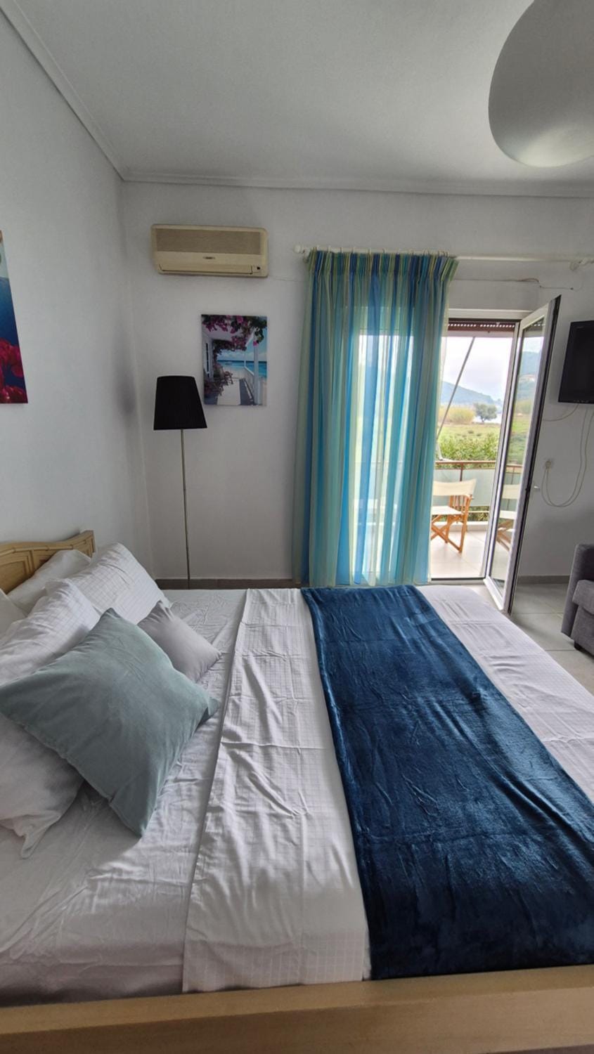 Photo of the whole room, Bedroom, air conditioner