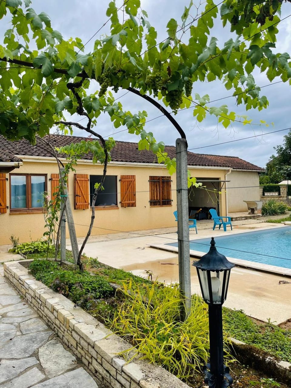 Property building, Patio, Garden, Garden view, Pool view, Swimming pool, sunbed