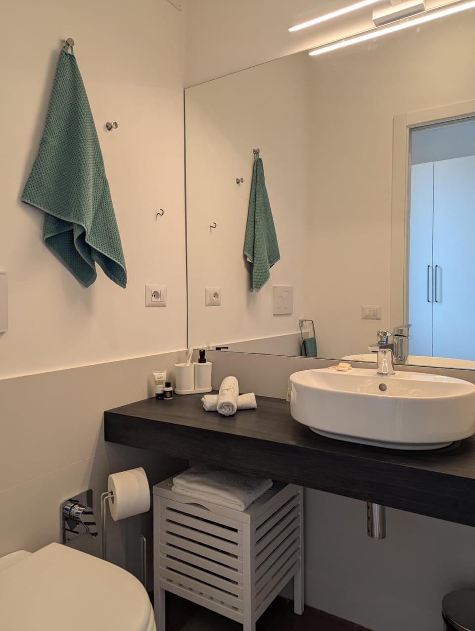 Bathroom, towels
