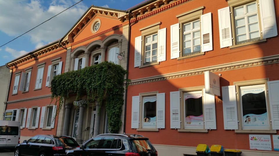 Property building, Facade/entrance, Day