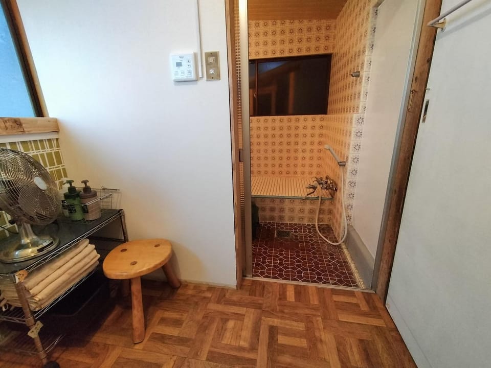 guesthouse横川kito Bed and Breakfast in Japan